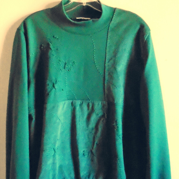 Tops - Embellished Green Sweatshirt Sz L